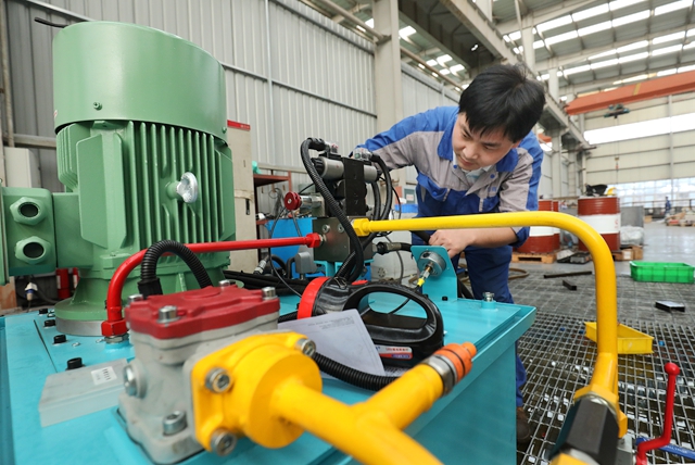 企業(yè)按下“快進(jìn)鍵” 開足馬力忙生產(chǎn) 機(jī)電產(chǎn)品成增長新引擎